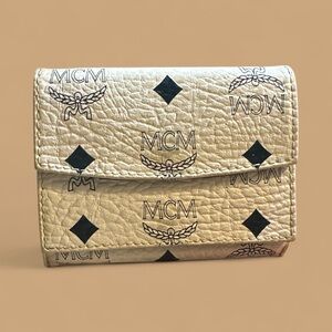 ✨ MCM Visetos Logo Trifold Wallet – Classic Cognac Print with Black Interior ✨
